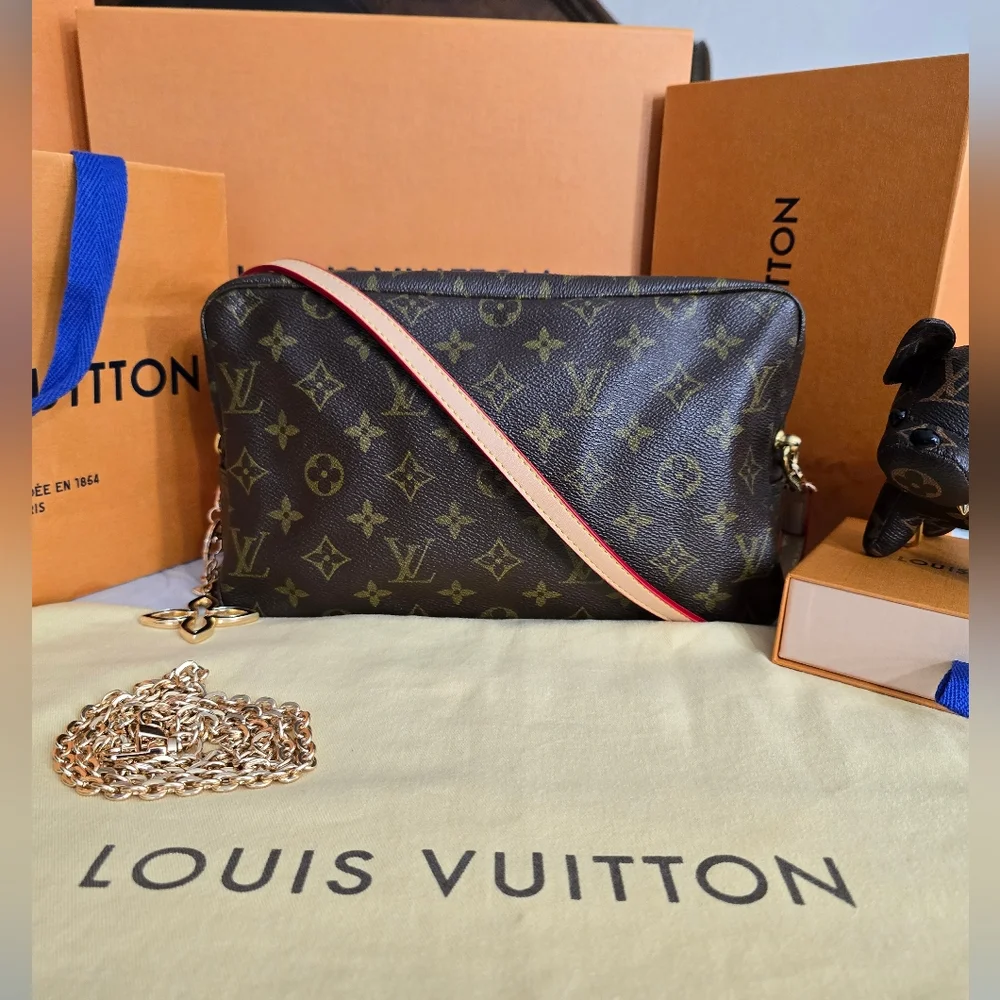 AUTHENTIC LOUIS VUITTON Monogram Trousse Cosmetic Crossbody Bag - Picture 5 of 17